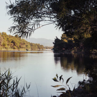 Η λίμνη Καϊάφα στο λυκόφως της ημέρας