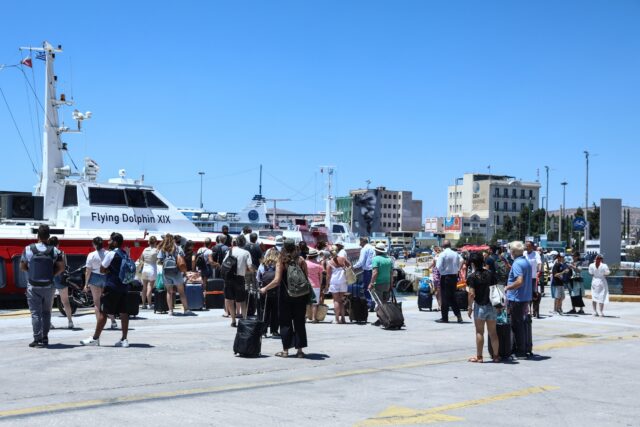 Μειώσεις έως 32% στα ακτοπλοϊκά εισιτήρια ταχυπλόων – Ποιους αφορούν