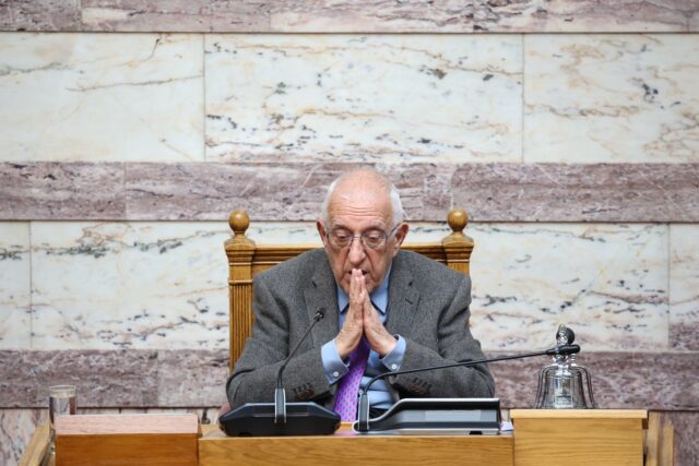 Βουλή: Αυτόματο «κόφτη» στην υπέρβαση χρόνου των ομιλητών προανήγγειλε ο Νικήτας Κακλαμάνης