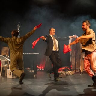 Μια κοσοβάρικη ιστορία: Όταν το θέατρο αντιγράφει τη ζωή