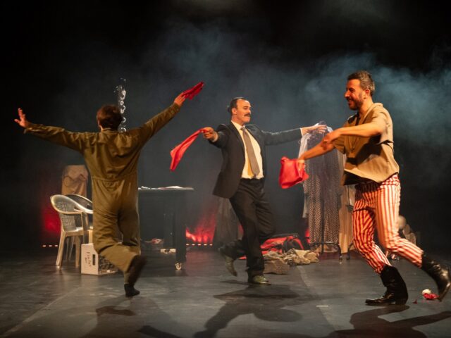 Μια κοσοβάρικη ιστορία: Όταν το θέατρο αντιγράφει τη ζωή