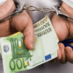 Τι βρέθηκε στο γραφείο του μεγαλογιατρού που συνελήφθη για «φακελάκι» 2.500 ευρώ στη Λάρισα