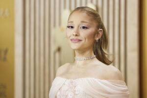 Η Αριάνα Γκράντε κυκλοφορεί το όγδοο άλμπουμ της αυτό το καλοκαίρι