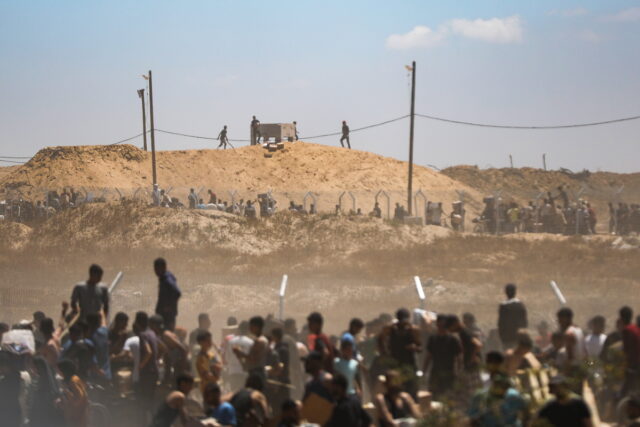 Νέα σφαγή στη Γάζα: 40 νεκροί από ισραηλινά πυρά κοντά σε κέντρο διανομής βοήθειας