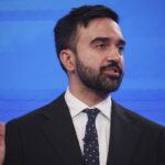 Μετανάστης και στέλεχος της αριστερής πτέρυγας, ο υποψήφιος δήμαρχος των Δημοκρατικών για τη Νέα Υόρκη