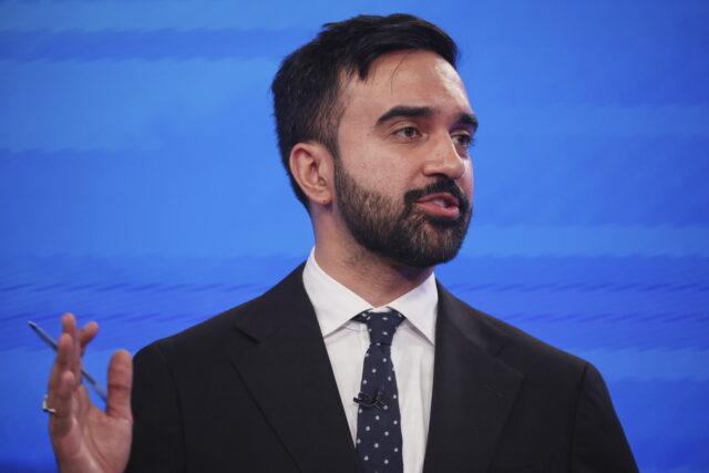 Μετανάστης και στέλεχος της αριστερής πτέρυγας, ο υποψήφιος δήμαρχος των Δημοκρατικών για τη Νέα Υόρκη