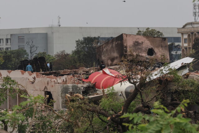 Συντριβή αεροπλάνου στην Ινδία: Συγκλονίζει η μαρτυρία του μοναδικού επιζώντα