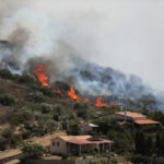 Πυρκαγιά στην Παλαιά Φώκαια Αττικής: Τρίτο μήνυμα του 112