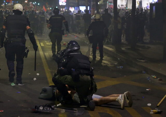 Σερβία: Η αστυνομία διέλυσε τα φοιτητικά μπλόκα