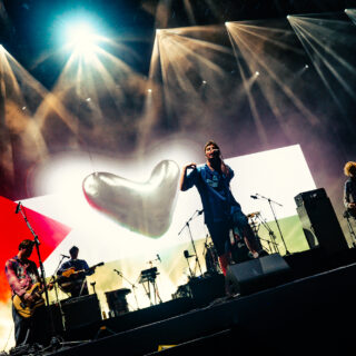 Το “Free Palestine” των Fontaines D.C., τη βραδιά που κόπηκε η ανάσα της Πλατείας Νερού