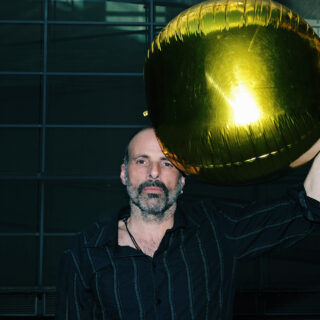 «Δεν κάνω έργα ταιριαστά με τις κουρτίνες σας»: Η «λοξή» ματιά του χαράκτη Χριστόφορου Κατσαδιώτη