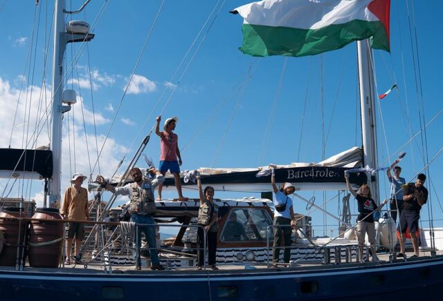 Madleen: Eπέμβαση ισραηλινών δυνάμεων στο πλοίο που κατευθυνόταν προς τη Γάζα