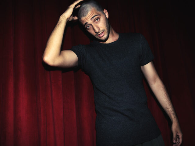 Ο Τάσος Λέκκας και η τέχνη του να βλέπεις το ποτήρι πάντα μισογεμάτο