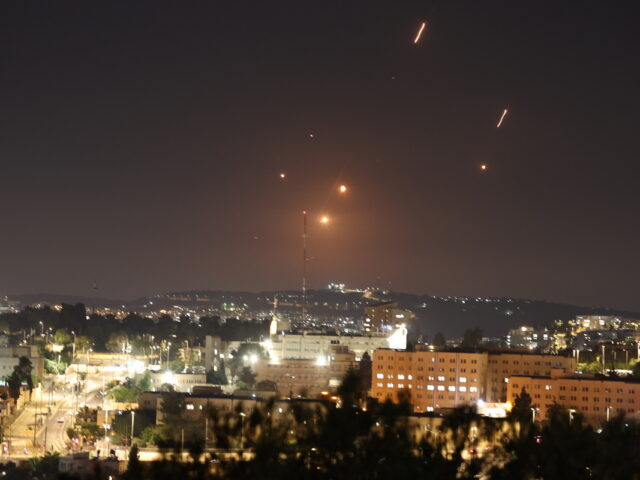 Το Ιράν εξαπολύει αντίποινα: Βροχή πυραύλων σε Τελ Αβίβ και Ιερουσαλήμ