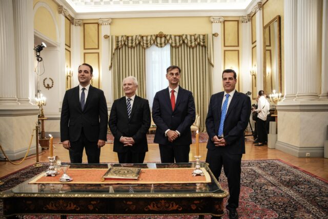 Ορκίστηκαν τα νέα μέλη του κυβερνητικού σχήματος