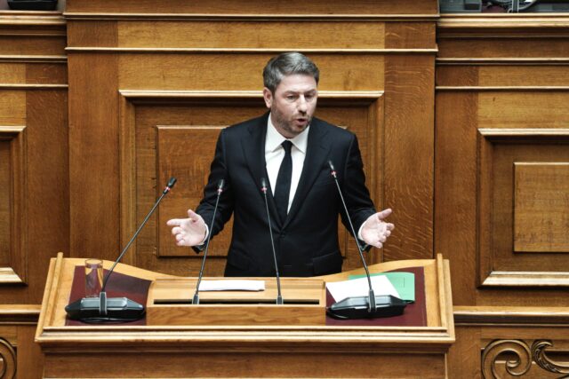 Νίκος Ανδρουλάκης: Επανακατέθεσε επίκαιρη ερώτηση στον πρωθυπουργό για ακρίβεια και ιδιωτικό χρέος