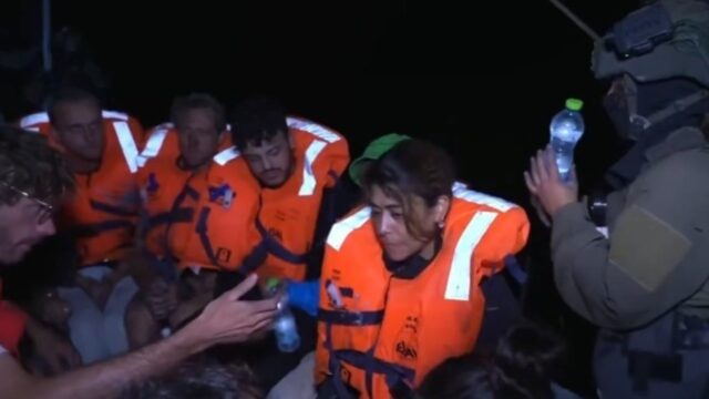 Ισραήλ: Έφτασε στο λιμάνι Ασντόντ το ιστιοφόρο Madleen που συνελήφθη από τον στρατό