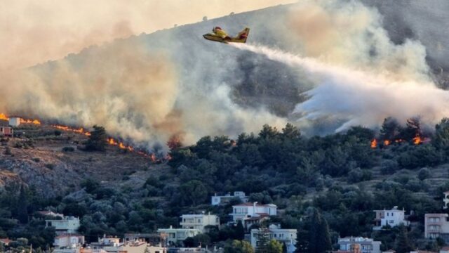 Μάχη με τις φλόγες στη Χίο