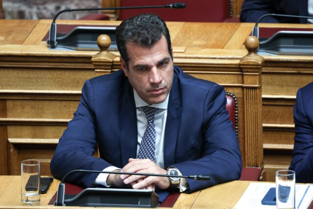 Θάνος Πλεύρης: «Το υπουργείο δεν είναι ξενοδοχείο – Επανεξετάζεται το φαγητό των δομών»