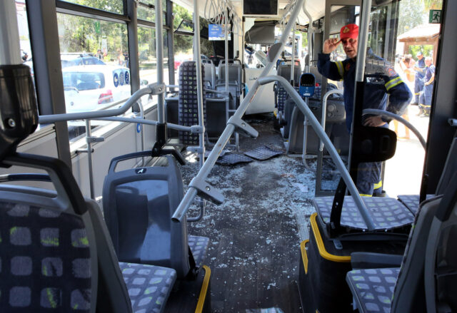 Σύγκρουση λεωφορείων στη Βούλα: Στους 47 οι τραυματίες, ανάμεσά τους παιδιά