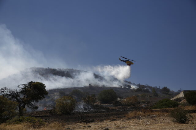 Σε εξέλιξη πυρκαγιά στο Κίτσι Κορωπίου