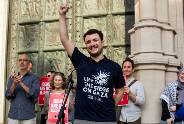 Μαχμούντ Χαλίλ: Δικαστήριο διατάσσει την απέλασή του από τις ΗΠΑ