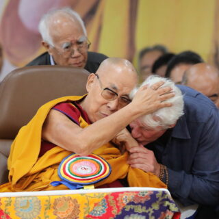 Δαλάι Λάμα, ένας 90χρονος απλός βουδιστής μοναχός που εμπνέει διεθνώς