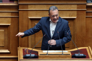 Κάλεσμα στις προοδευτικές δυνάμεις για πρόταση μομφής απηύθυνε ο Σωκράτης Φάμελλος