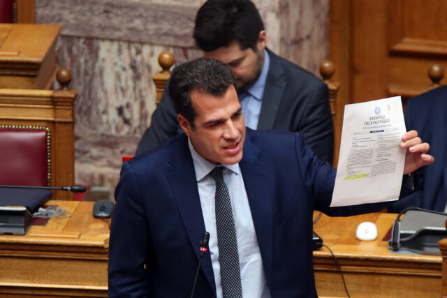 Βουλή: Υπερψηφίστηκε η τροπολογία για το μεταναστευτικό