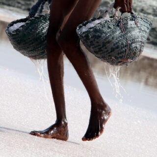 Χαζεύοντας τις αλυκές του Πακιστάν, μαθαίνουμε λίγη ιστορία για το αλάτι