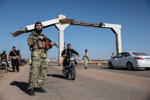 Συρία: Ο υπουργός Άμυνας ανακοίνωσε κατάπαυση του πυρός στη Σουέιντα