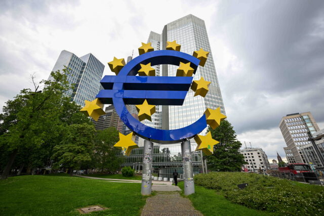 «Όχι» της ΕΚΤ στη χρήση «παγωμένων» ρωσικών κεφαλαίων για δάνειο την Ουκρανία