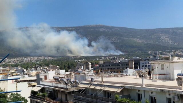 Δασική πυρκαγιά κοντά στην Πολυτεχνειούπολη Ζωγράφου – Μήνυμα του 112 [ΒΙΝΤΕΟ]
