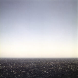 Κάπου υπάρχει η Κρήτη, νησί στη μέση ενός πελάγου βαμμένου στο μαβί