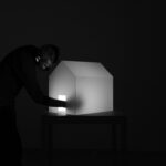 «Ένοικος»: Βίντεο εγκατάσταση του Παντελή Μάκκα στην Πειραιώς 260