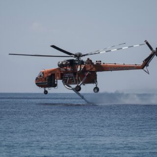 Μεγάλη φωτιά στα Κύθηρα – Απανωτές εκκενώσεις οικισμών