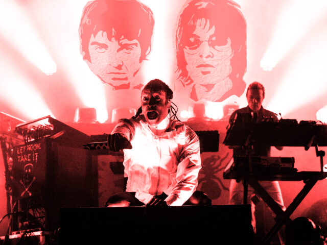 Η Αθήνα καιγόταν με τους Prodigy την ώρα που οι Oasis έγραφαν ιστορία στο Cardiff