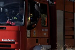 Πυρκαγιά σε εργοστάσιο πλαστικών στο Μενίδι