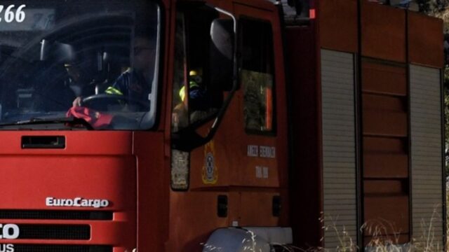 Αυλίδα : Έκτακτα μέτρα από την Περ. Στερεάς Ελλάδας για τους καπνούς από τη φωτιά στο εργοστάσιο πλαστικών