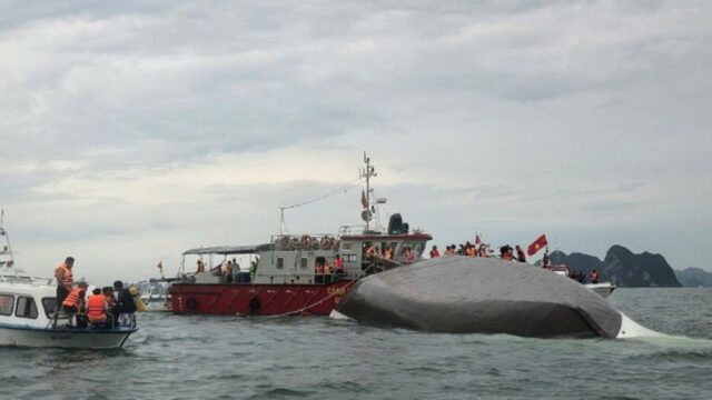 Βιετνάμ: Τουλάχιστον 34 νεκροί και 8 αγνοούμενοι από τη βύθιση τουριστικού σκάφους