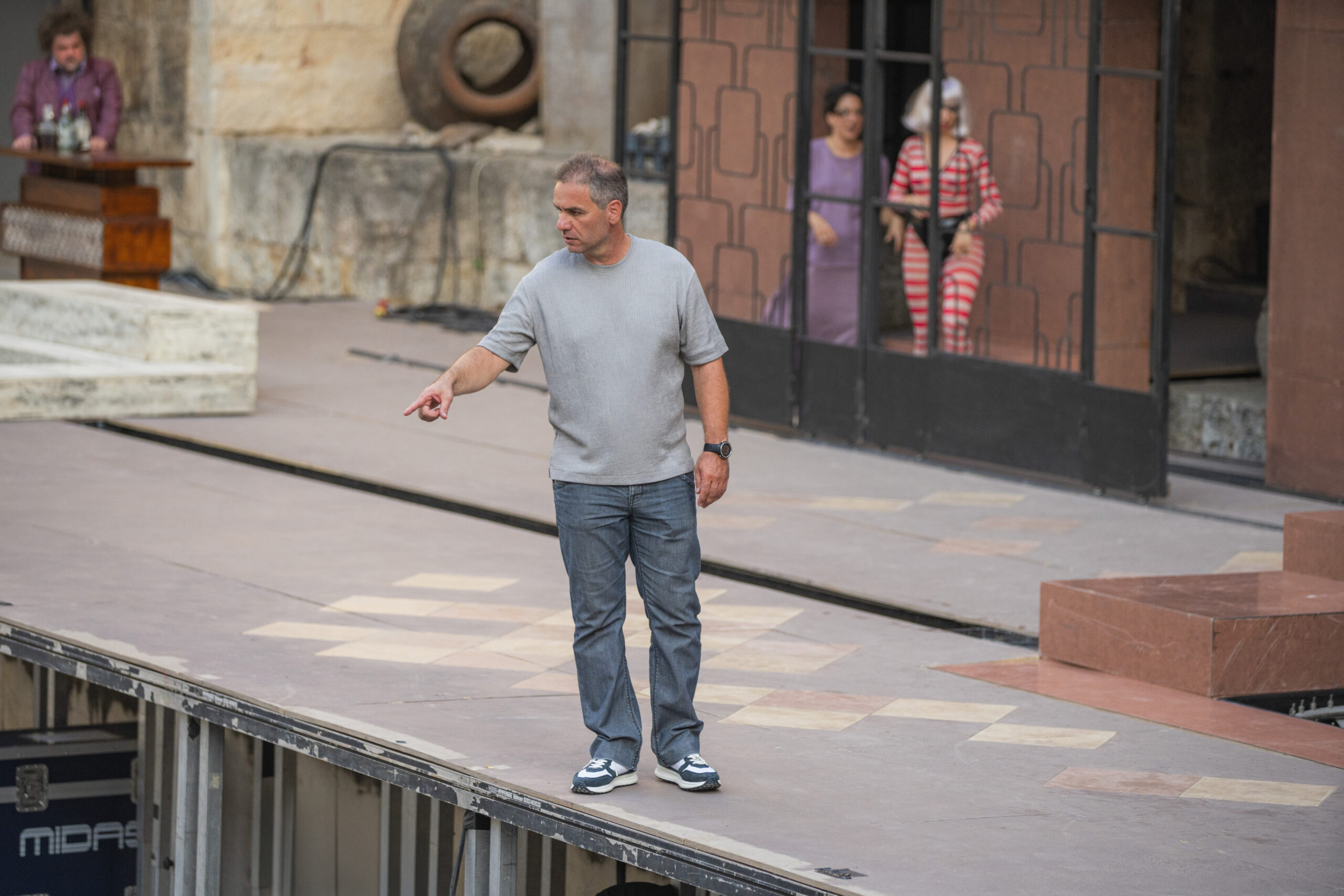 Ίων Κεσούληs