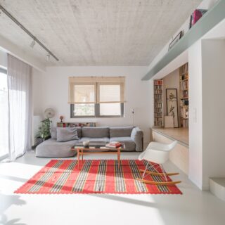 Ένας χώρος γραφείων στην Αθήνα μετατράπηκε σε cozy οικογενειακό περιβάλλον