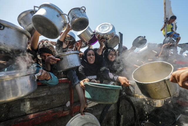 Γαλλία: Έκκληση Ισραηλινού διπλωμάτη και Γάλλου ιστορικού προς τον Μακρόν για κυρώσεις στο Ισραήλ