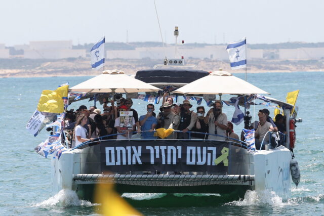 Ισραήλ: Σκάφη με συγγενείς ομήρων απέπλευσαν με προορισμό τη Γάζα