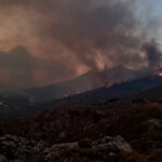 Συνεχίζεται η μάχη με τις φλόγες σε Πάτρα και Χίο – Σε ύφεση τα μέτωπα σε Ζάκυνθο και Πρέβεζα