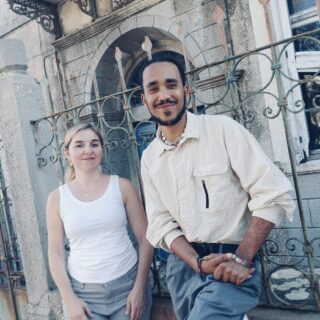 Μάρθα Μαυροειδή & Ari Tavares: Οι Μικρές Κυκλάδες βουτάνε σε νέο φως