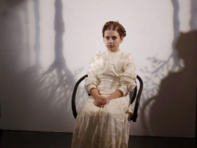 Ο Γιάννης Μετζικώφ μιλάει για τη «Μνήμη των Ενδυμάτων»