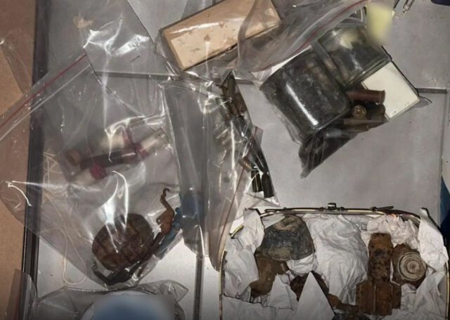 Οπλοστάσιο βρέθηκε σε κάδο απορριμμάτων στην Καισαριανή