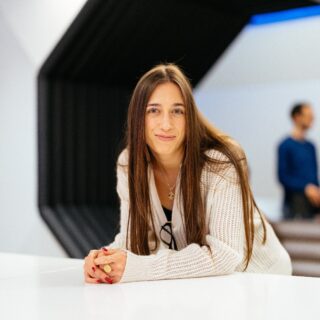 Γεφυρώνοντας το χάσμα των φύλων στην τεχνολογία: Πώς τα προγράμματα επιστήμης υπολογιστών ενδυναμώνουν τις γυναίκες