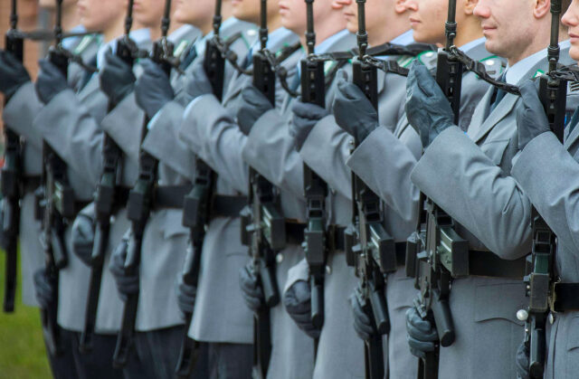 Η Γερμανία φέρνει πίσω τη στρατιωτική θητεία λόγω Ρωσίας